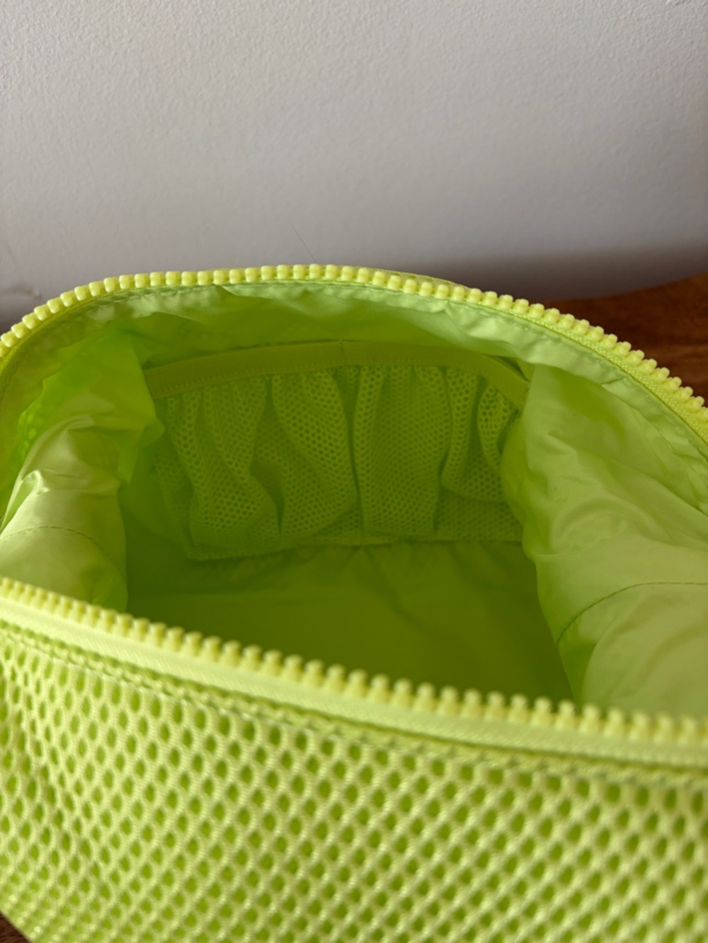 Victoria's Secret VSX Mesh Snap Makeup Bag - Picture 7 of 8